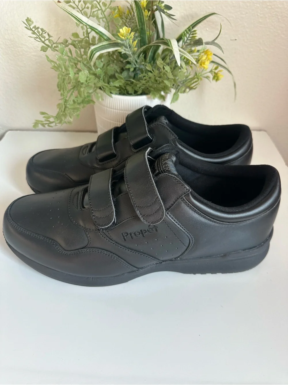 Propet Men's Black Dual Velcro Comfort Walkers Size 13‎